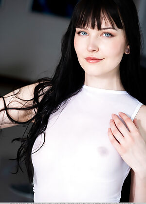 nude gaze amelia 18 pics