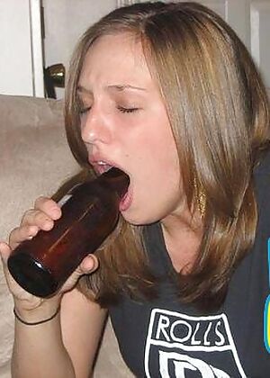 skirt caught upskirt 16 pics