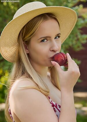 blonde tits pussy 20 pics