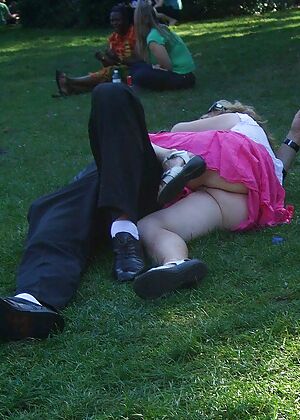 show men upskirt 12 pics