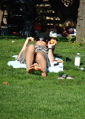 skirt babe upskirt 12 pics