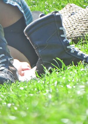 skirt upskirt brunette 12 pics