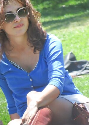upskirt caught milf 12 pics