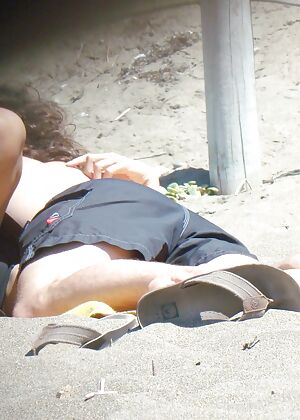 skirt upskirt play 12 pics