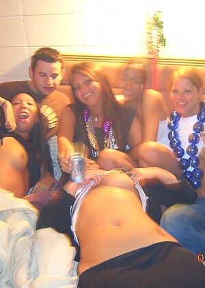 show boob showing 16 pics