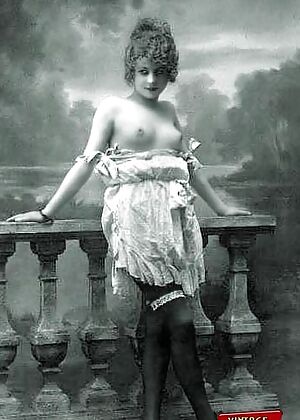 sexy posing girls 12 pics