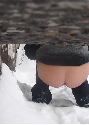 peeing flashes flash 14 pics