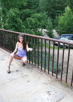 babe flashes flash 16 pics