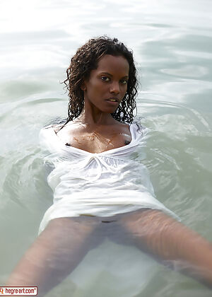 shows perfect wet 18 pics