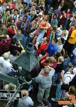 amateur flashers public 16 pics