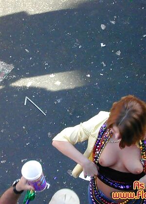 amateur flashers public 16 pics