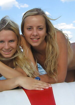 naked babe horny 8 pics