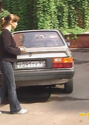 pants pee public 15 pics