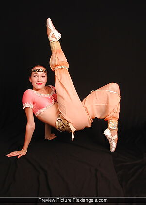 lexi olga flexible 16 pics