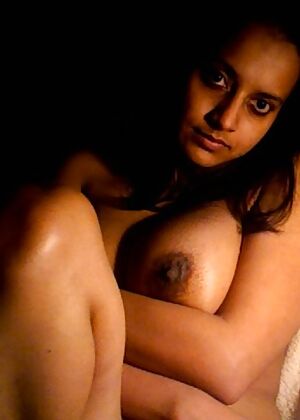 girls posing naked 10 pics
