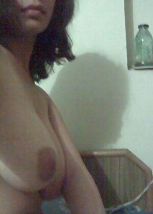 girls posing naked 10 pics