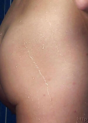 brunette cums cum 16 pics