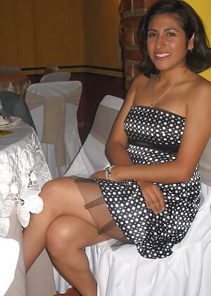 girls posing naked 10 pics