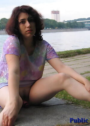 showing snatch slut 15 pics