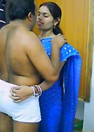 girls posing naked 10 pics