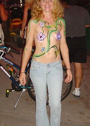 amateur flashers public 16 pics