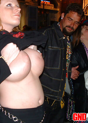 girls flashing flash 12 pics