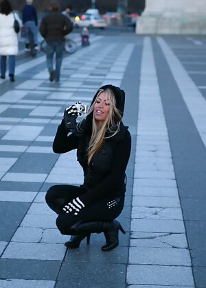 outdoor posing outdoors 18 pics