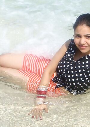 sexy posing naked 8 pics