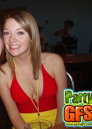 girls guy taking 12 pics