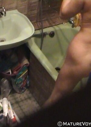 house wife busty 15 pics