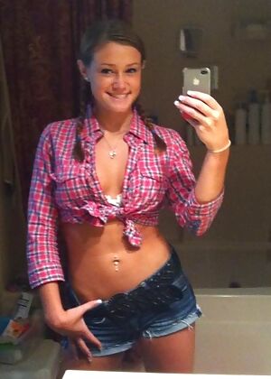 busty   6 pics