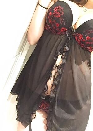 need  laid 3 pics