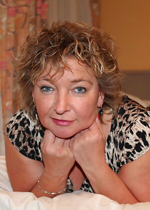 wife housewife frisky 16 pics