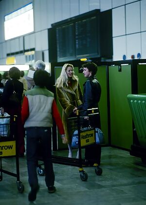 girls outdoor door 15 pics