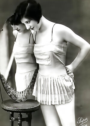 photo tag ladies 10 pics