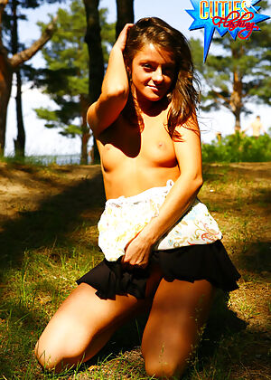 Cuties Flashing #6 of 16