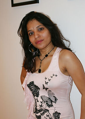 Indian Amateur Babes #3 of 12