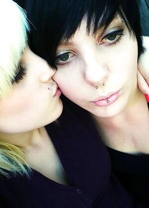 Amateur Emo Girls #4 of 12